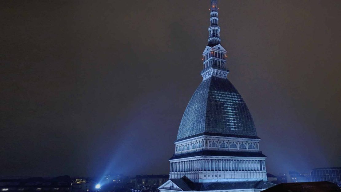 Fotografia della Mole Antonelliana di notte.
