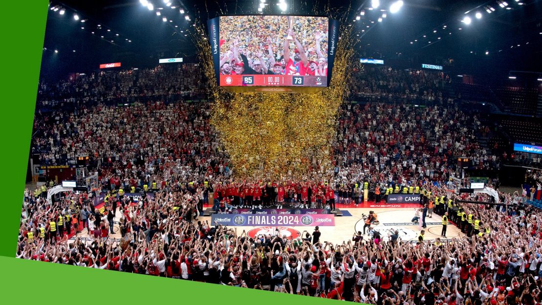 Immagine dei giocatori dell'Olimpia Milano durante la vincita