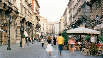 Immagine di una città in movimento