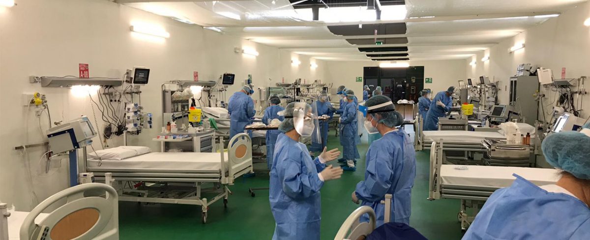 medici nell'ospedale da campo degli alpini a bergamo