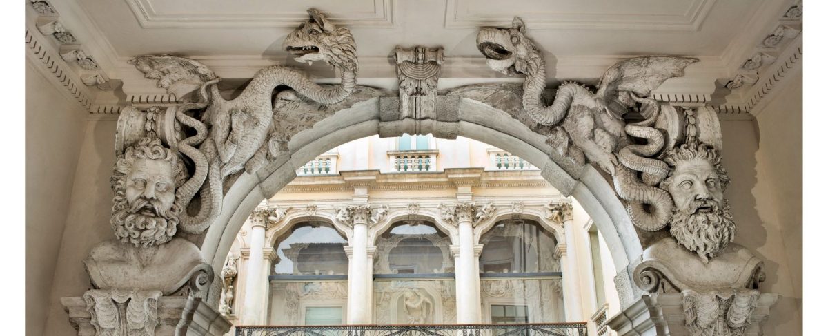 The image of the News on the headquarters of the Gallerie d'Italia in Vicenza, portrays a glimpse of the arch of the entrance to the internal courtyard of Palazzo Leoni Montanari in Vicenza, headquarters of the Bank's Gallerie d'Italia in the city
