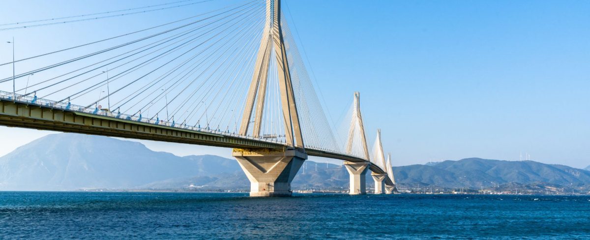 The image accompanying the News on the Memorandum of Understanding signed with the Parliamentary Assembly of the Mediterranean portrays a panoramic view of the Rio-Antirio bridge over the Gulf of Corinth