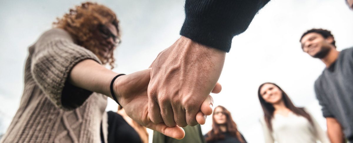 The image that accompanies the News on the Intesa Sanpaolo Charity Fund and social and cultural works portrays a group of people in a circle holding each other’s hands as a sign of solidarity