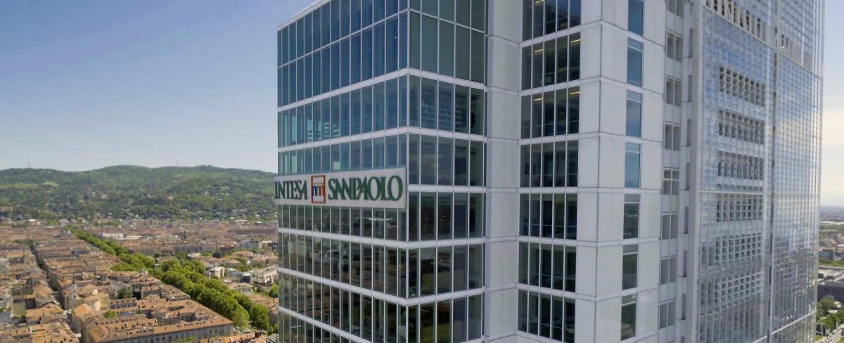 The image accompanying the news on the presentation of the results and perspectives of the International Subsidiary Banks Division, portrays the new Intesa Sanpaolo skyscraper in Turin designed by Renzo Piano and LEED Platinum certified for sustainability