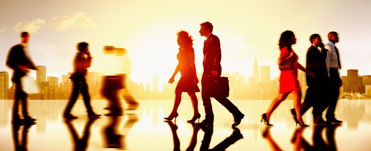 The image accompanying the News on the launch of the "Your future is our business" program, which makes €120 billion available to Italian companies until 2026 to accompany them in the transformation and renewal processes linked to the energy and digital transition, portrays the backlit profile of some people in business suits in motion, against the backdrop of a metropolis
