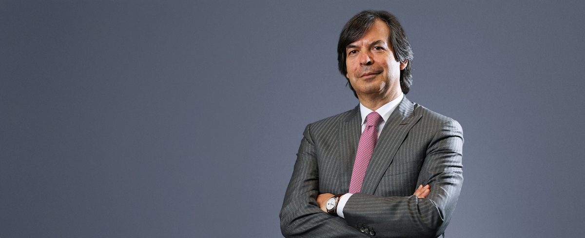 L’immagine che accompagna la News sulle dichiarazioni del CEO in occasione della presentazione dei risultati del primo trimestre 2025, ritrae Carlo Messina, CEO di Intesa Sanpaolo.