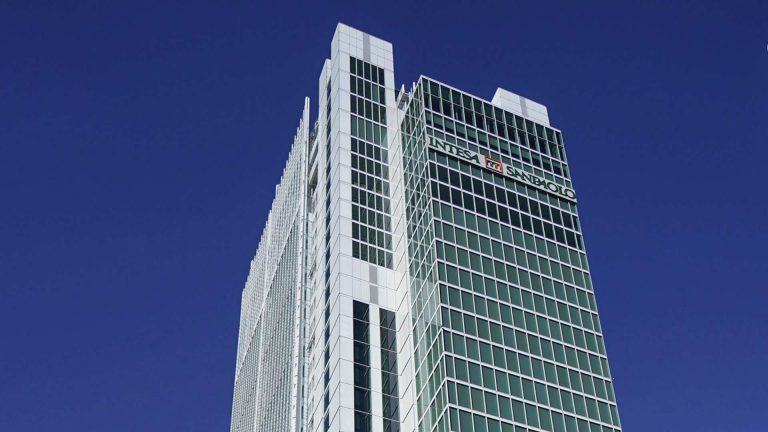 The image accompanying the News on the full year 2023 results portrays the new Intesa Sanpaolo skyscraper in Turin designed by Renzo Piano and LEED Platinum certified for sustainability