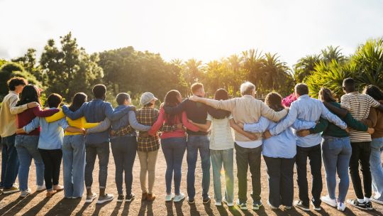 Gruppo di persone che parlano